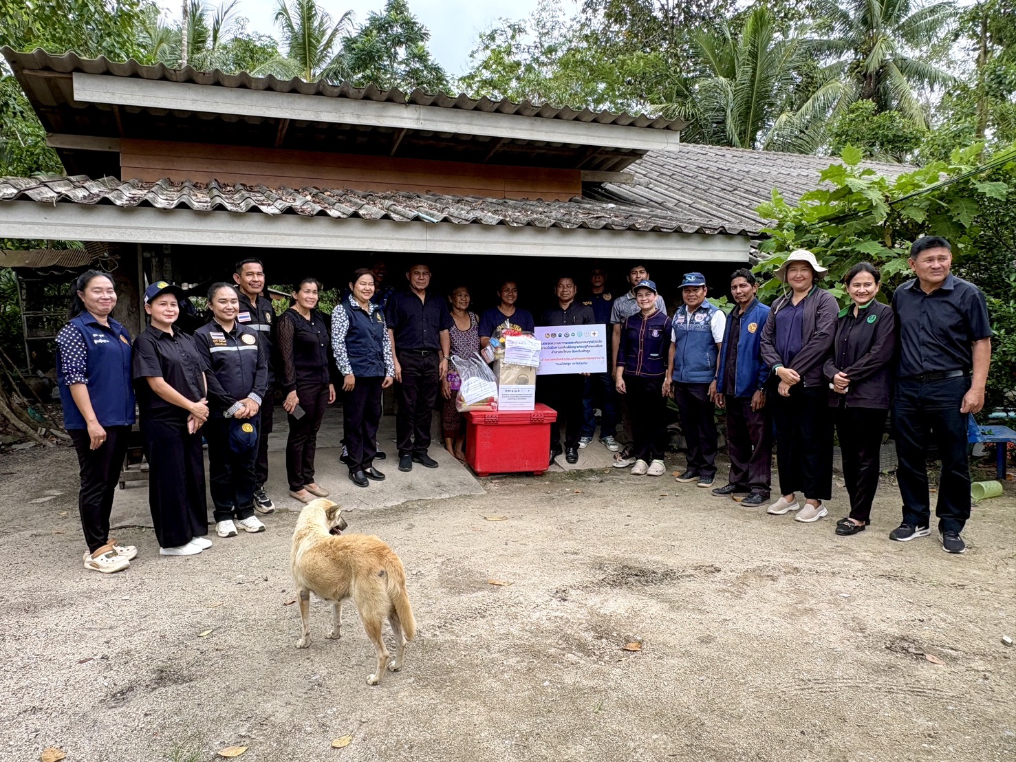 พช.พัทลุง ร่วมกับอำเภอตะโหมด ลงพื้นที่มอบสิ่งของช่วยเหลือครัวเรือนยากจนและกลุ่มเปราะบาง อำเภอตะโหมด