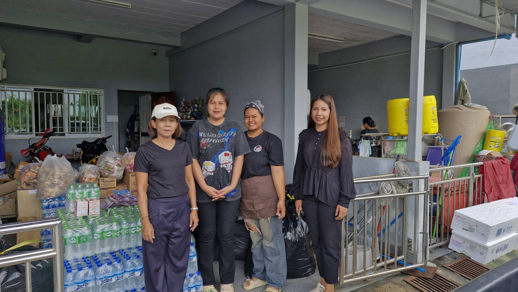 พช. พัทลุง ประสานพลังน้ำใจ ส่งต่อเสื้อผ้า ช่วยเหลือผู้ประสบภัยน้ำท่วมหาดใหญ่