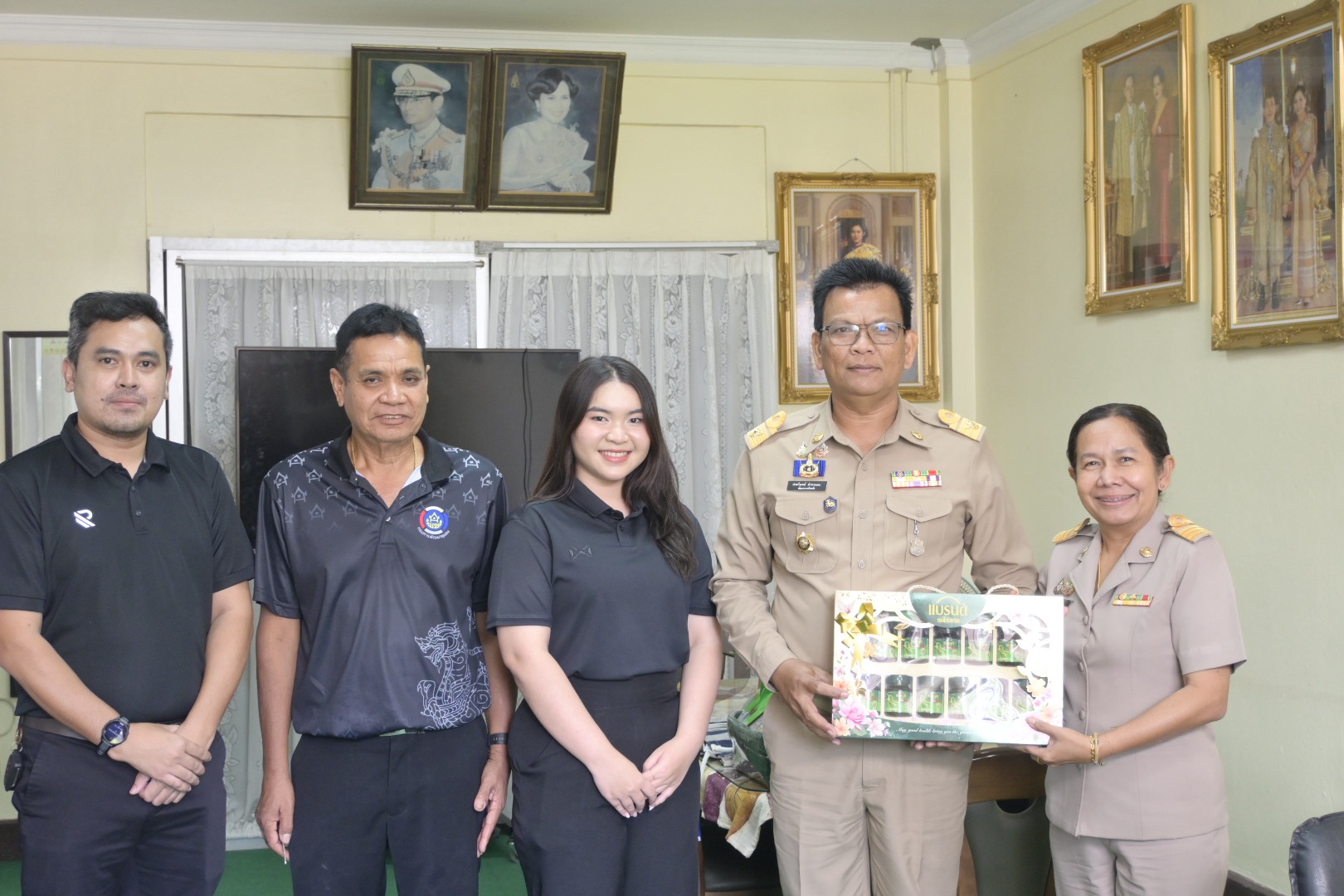 พช.พัทลุง รับมอบกระเช้าสวัสดีปีใหม่ จาก สพอ.ศรีนครินทร์ และ สพอ.ตะโหมด