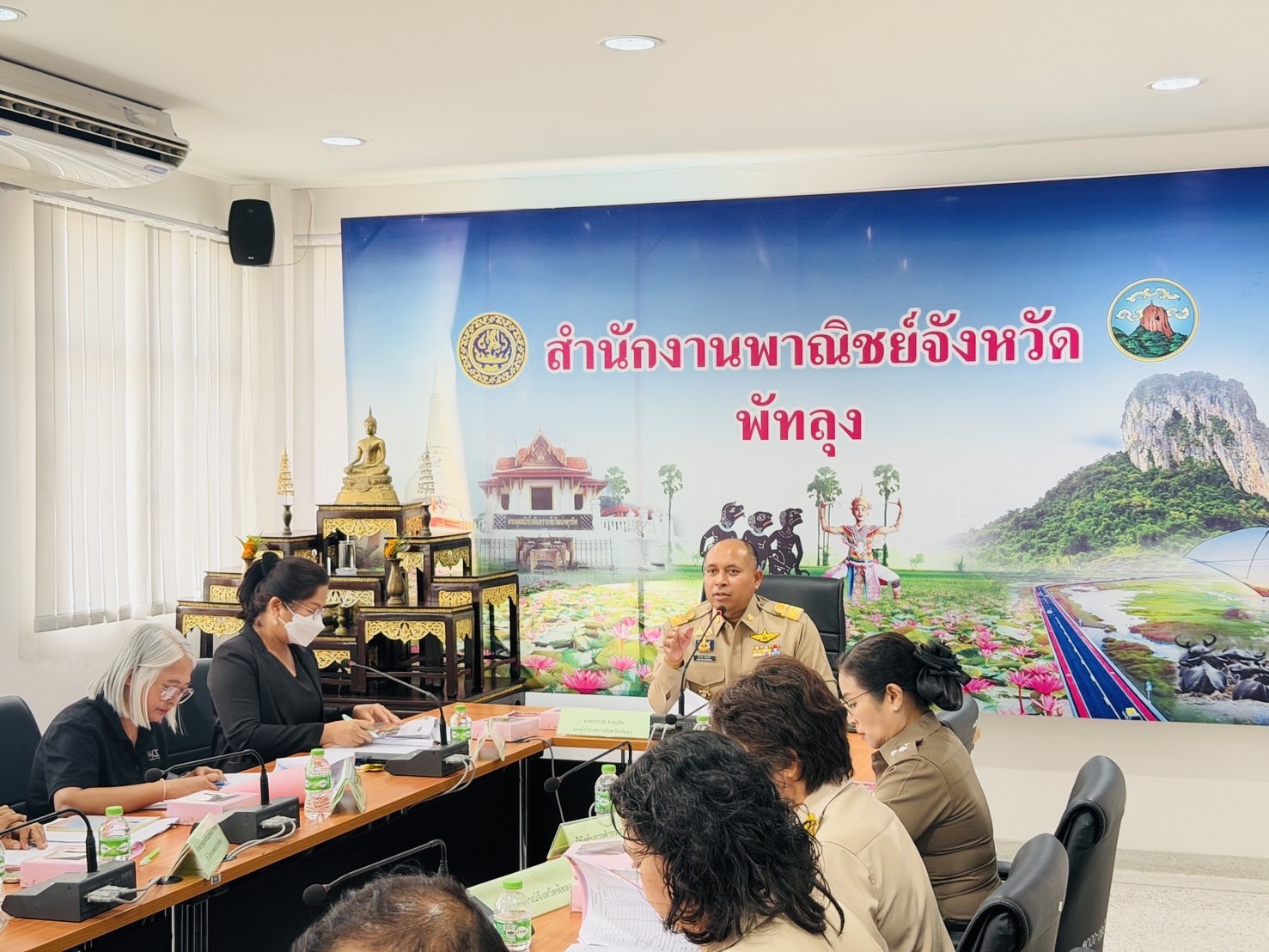 พช.พัทลุง ร่วมประชุมคณะกรรมการแก้ไขปัญหาเกษตรกรฯ ระดับจังหวัด วางแผนรับมือและบริหารจัดการผลไม้ ปี 2569