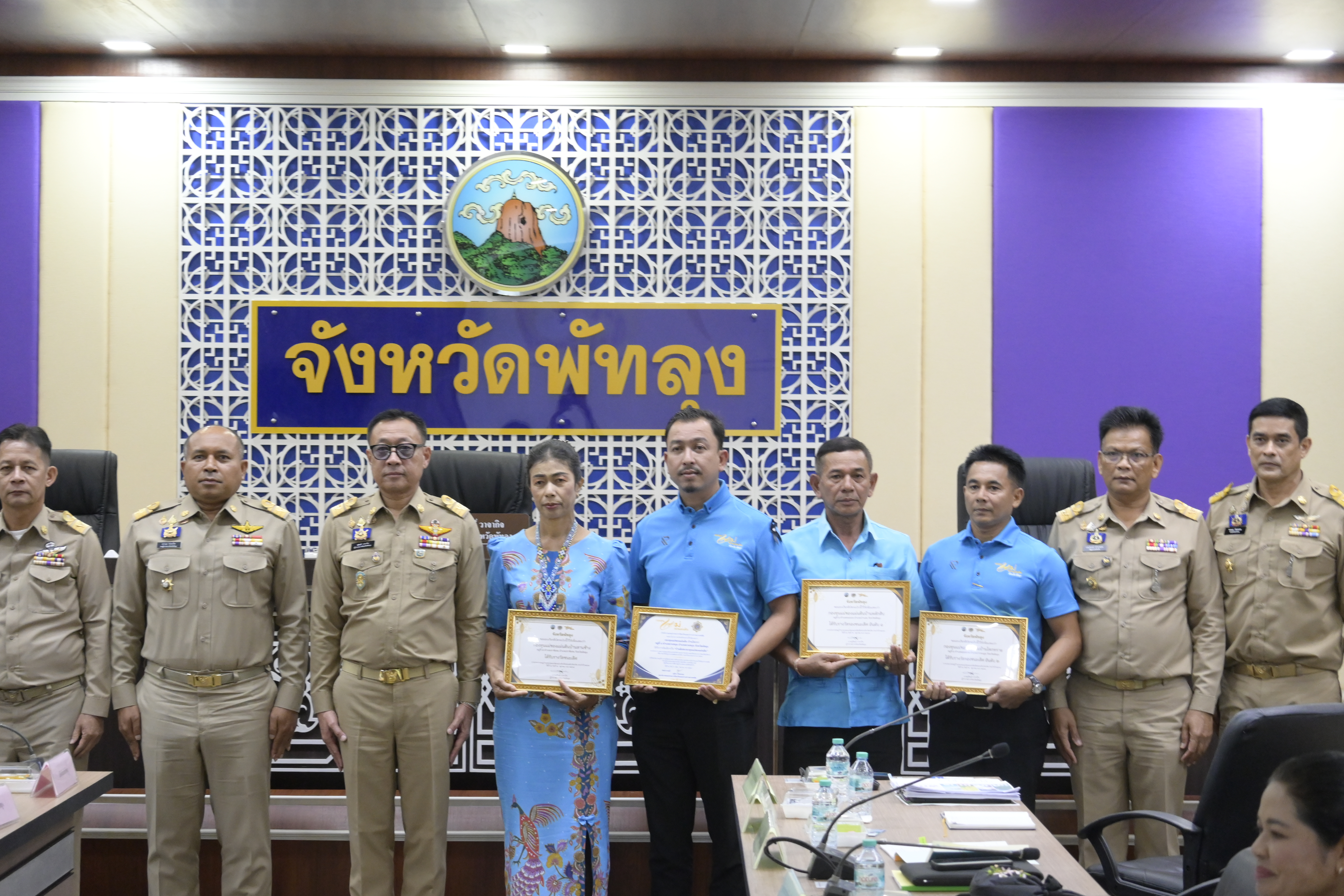 พช.พัทลุง ร่วมประชุมกรมการจังหวัดประจำเดือนตุลาคม 2569 พร้อมกับมอบเกียรติบัตรเชิดชูเกียรติหมู่บ้านกองทุนแม่ของแผ่นดินดีเด่น